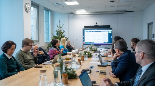 Zdjęcie ze spotkania Społecznego Zespołu Ekspertów przy Prezesie UODO i Grupy Roboczej ds. sztucznej inteligencji