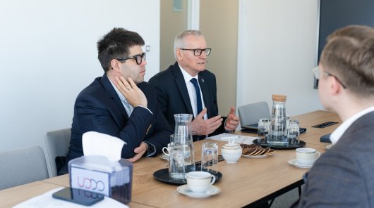 zdjęcie z 28 kwietnia, gdzie w siedzibie UODO odbyło się spotkanie prezesa Urzędu Ochrony Danych Osobowych, Mirosława Wróblewskiego z prezesem Naczelnej Rady Lekarskiej, Łukaszem Jankowskim