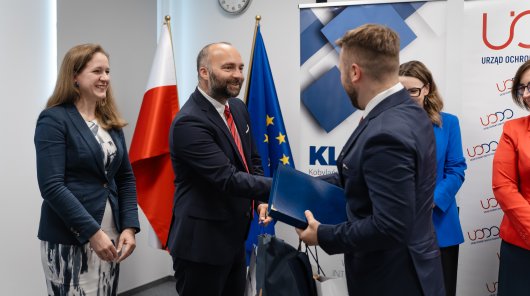 zdjęcie z 11 czerwca 2026 r., gdzie w siedzibie Urzędu Ochrony Danych Osobowych odbyło się uroczyste wręczenie nagród laureatom XIV edycji konkursu na esej dla studentów prawa i administracji.