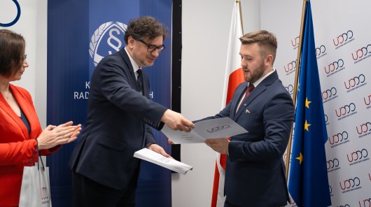 zdjęcie z 11 czerwca 2026 r., gdzie w siedzibie Urzędu Ochrony Danych Osobowych odbyło się uroczyste wręczenie nagród laureatom XIV edycji konkursu na esej dla studentów prawa i administracji.