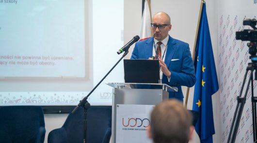 zdjęcie z konferencji „Uczeń, dane osobowe, technologia. Jak budować bezpieczną i odporną cyfrowo szkołę?,” która odbyła się 27 i 28 października 2026 r.