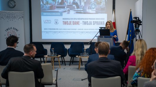 zdjęcie z konferencji „Uczeń, dane osobowe, technologia. Jak budować bezpieczną i odporną cyfrowo szkołę?,” która odbyła się 27 i 28 października 2026 r.